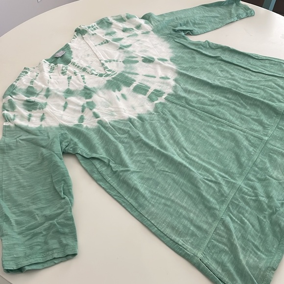 Chico’s Green & White 3/4 Sleeve V-Neck Tie Dye Marble Wash Hem Slit Tunic- L - Picture 4 of 13